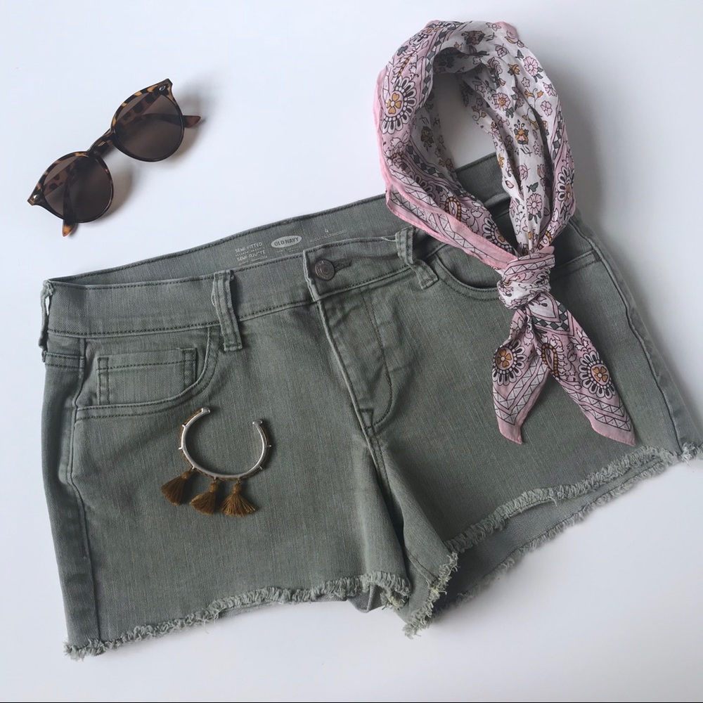 Old navy • semi fitted shorts